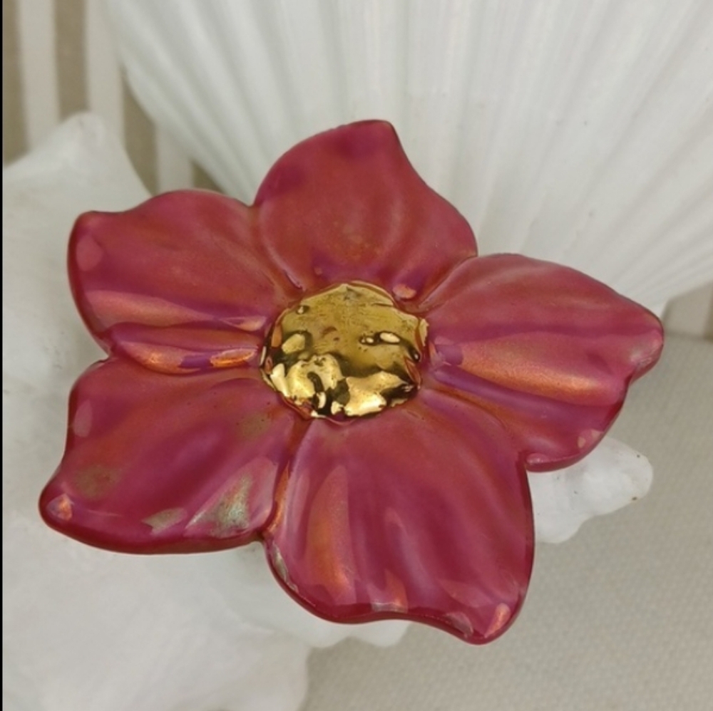 Gorgeous Rich Rose Pink Ceramic Flower Brooch W/Very Gold Like Pistil
